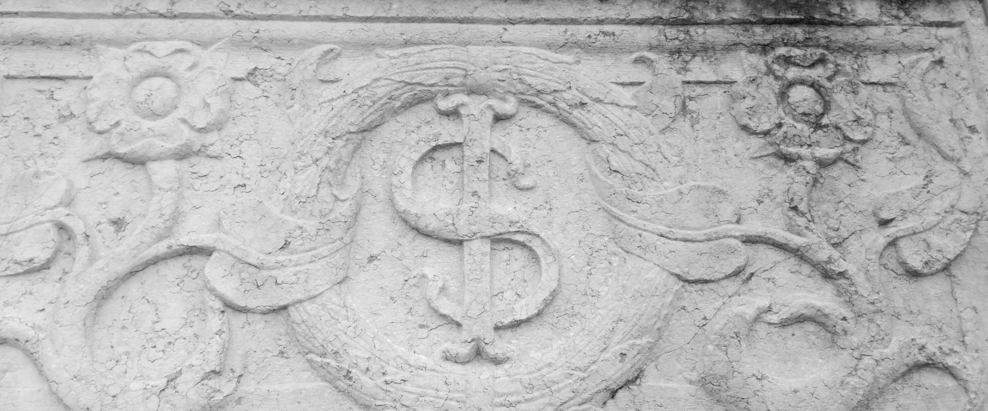 Particolare facciata simbolo Sigismondo - Tempio Malatestiano photo by Opi1010